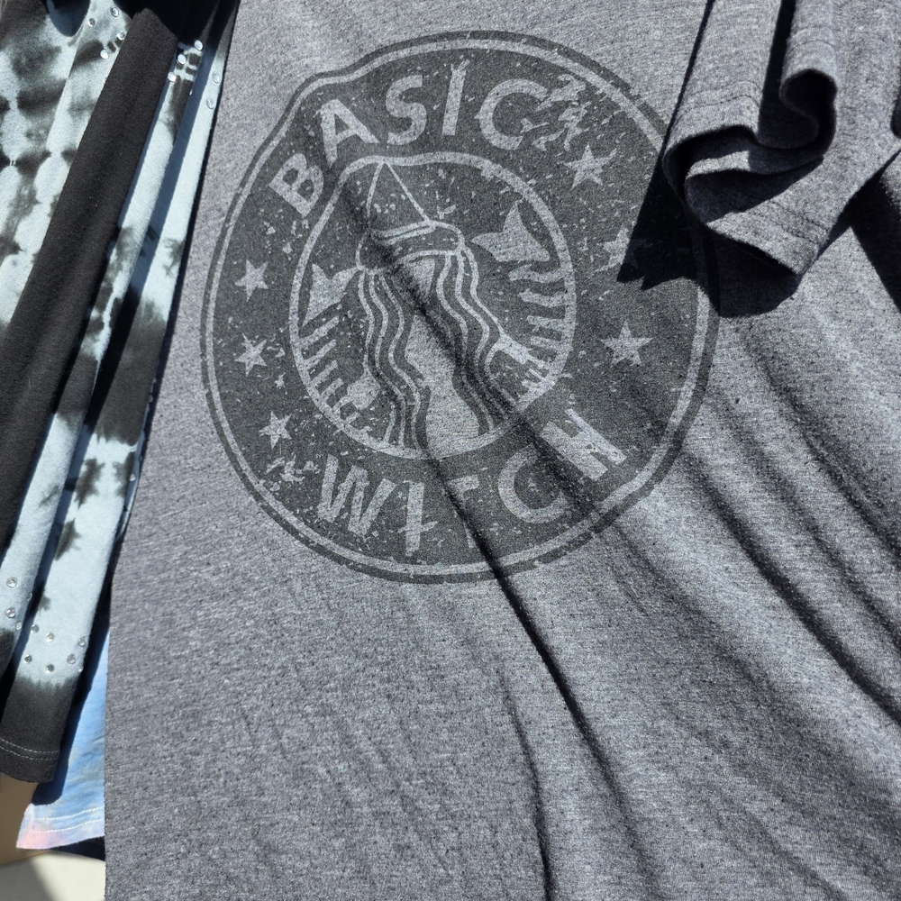 Source Unknown Gray Graphic 'Basic Witch' Short Sleeve Tee